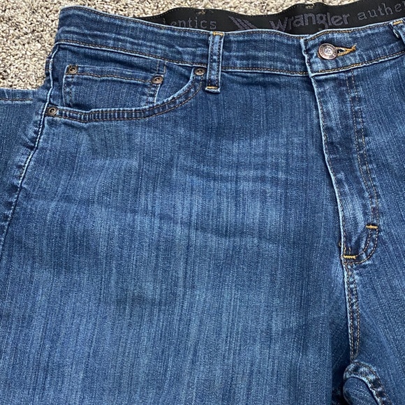Men Wrangler Blue Jeans 36 x 29 Authentics Relaxed Fit Comfort Flex Carbon Color - Picture 5 of 10